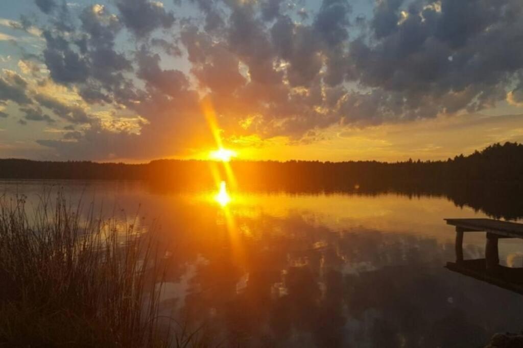 Bungalow Direkt Am See, Mit Eigenem Boot Roding Exteriör bild