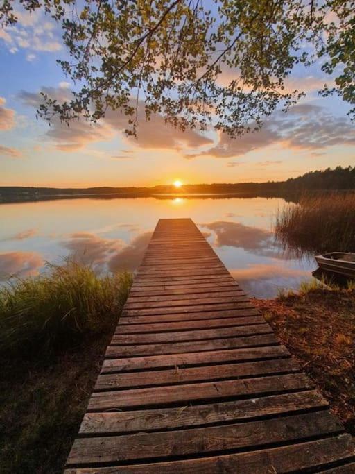 Bungalow Direkt Am See, Mit Eigenem Boot Roding Exteriör bild