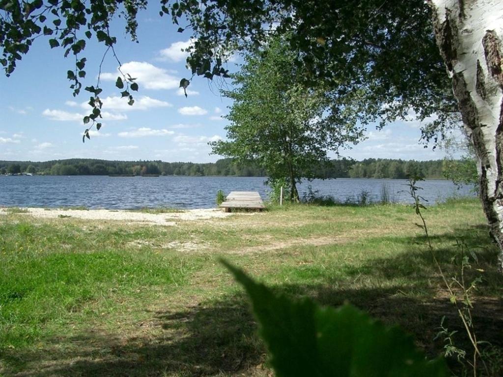 Bungalow Direkt Am See, Mit Eigenem Boot Roding Exteriör bild