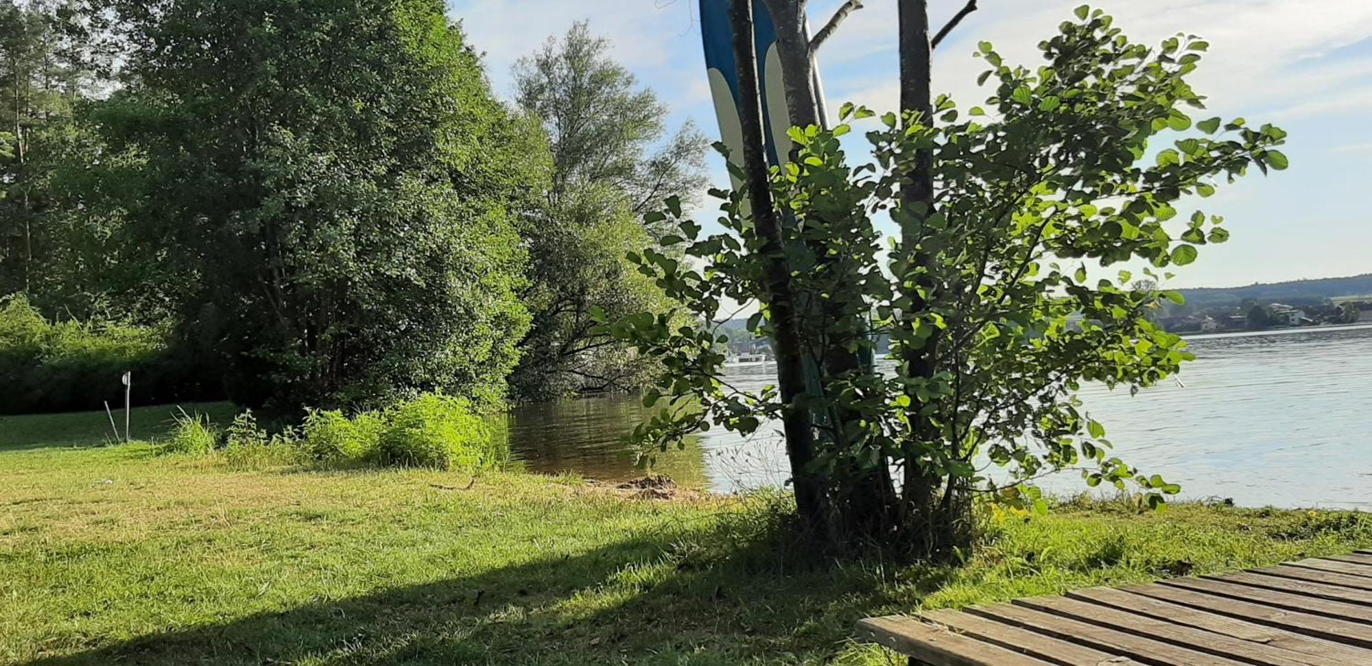 Bungalow Direkt Am See, Mit Eigenem Boot Roding Exteriör bild